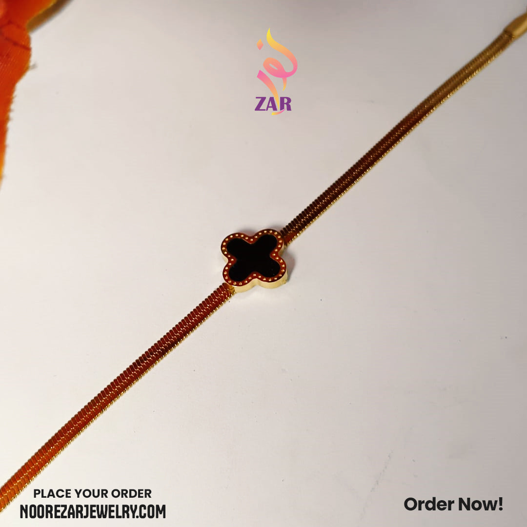 Elegant Black Clover Gold Bracelet for Women – Stylish Daily Wear Jewelry