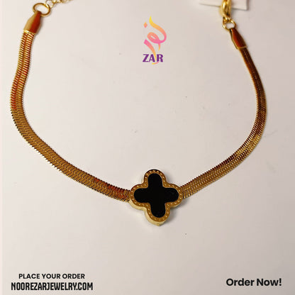 Elegant Black Clover Gold Bracelet for Women – Stylish Daily Wear Jewelry