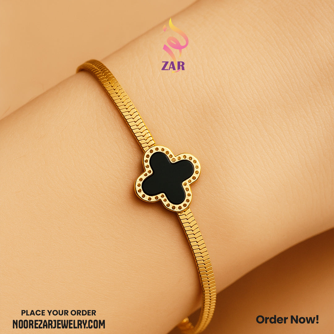 Elegant Black Clover Gold Bracelet for Women – Stylish Daily Wear Jewelry